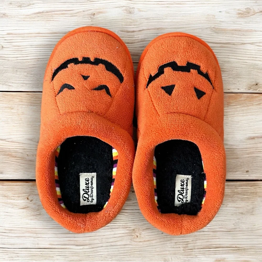 dluxe by dearfoams Kids Jack O Lantern Pumpkin Slippers Halloween